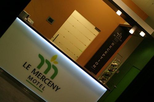 Le Merceny Motel Бастонь Экстерьер фото